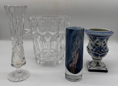 Set of decorative vases and glassware
Includes:
-...