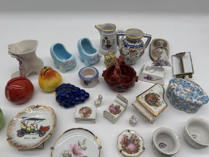Set of decorative porcelain and ceramic miniatures
Large...