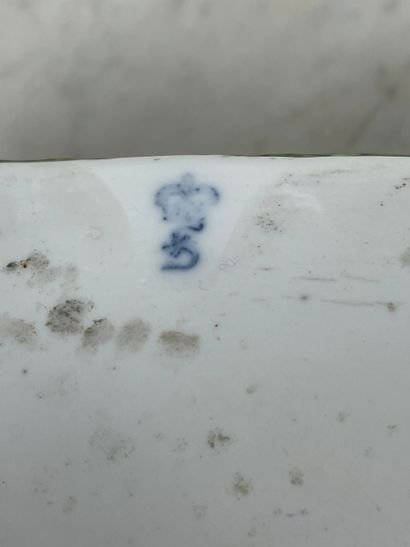 Boîte rectangulaire en porcelaine Décor en...