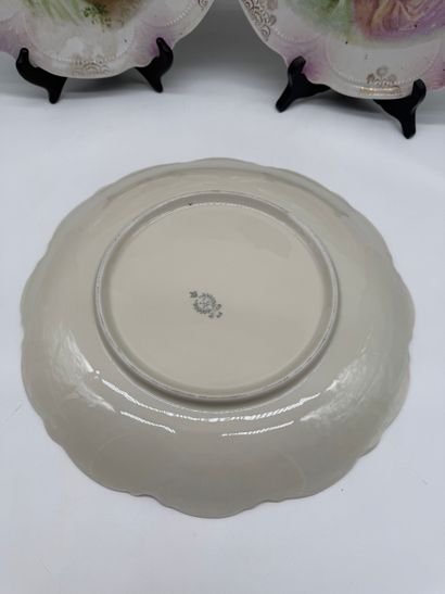 Set of three decorative porcelain plates
Set...