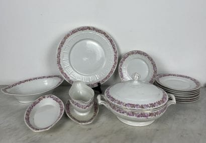 Fraureuth Rose-decorated porcelain service
White...