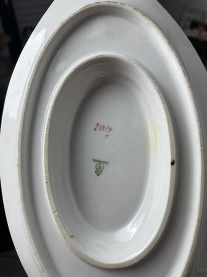 Fraureuth Rose-decorated porcelain service
White...