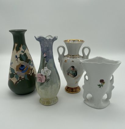 Quatre vases miniatures décoratifs - fleurs...