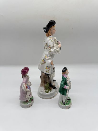 Lot de figurines en porcelaine polychrome,...
