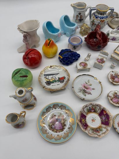 Set of decorative porcelain and ceramic miniatures
Large...