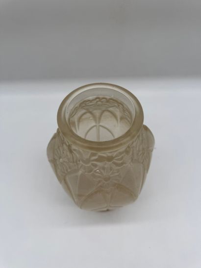 Molded, satin-finished glass vase - Art Deco...