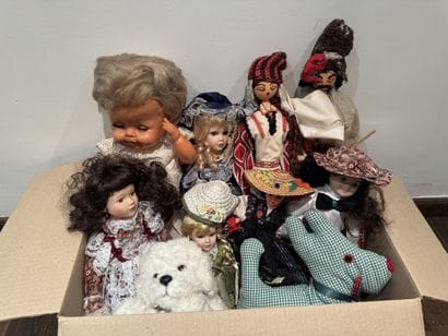 Box of Collectible Dolls - 20th Century
Set...