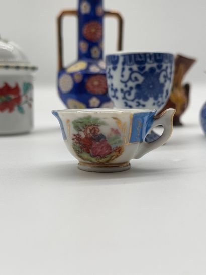 DECORATIVE ARTS 20TH CENTURY
Set of eight...