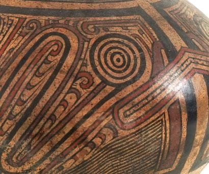 Vase ovoïde en terre cuite ocre rouge avec...
