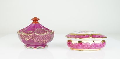 LIMOGES
Réunion de deux boîtes en porcelaine...