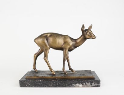 Biche en régule doré
Sur une base en marbre
Première...