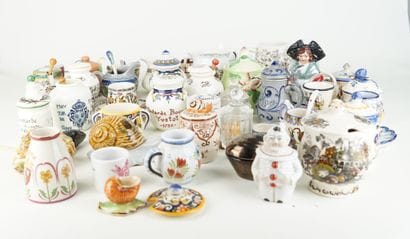 Collection de moutardiers principalement...