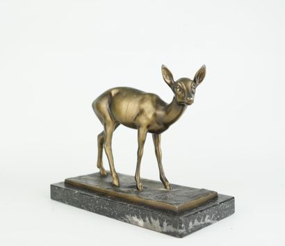 Biche en régule doré
Sur une base en marbre
Première...