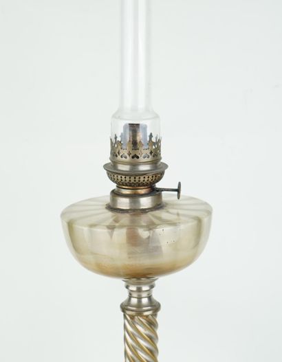 Lampe à pétrole en métal
Fût colonne torsadée
Réserve...