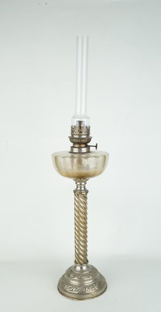 Lampe à pétrole en métal
Fût colonne torsadée
Réserve...