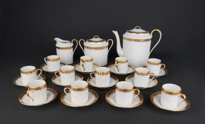 LIMOGES
Service à café en porcelaine à décor...