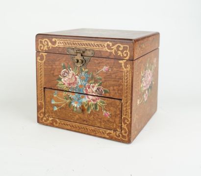 CHINE moderne
Coffret à bijoux en bois sculpté...
