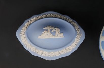WEDGWOOD
Réunion d'un pichet et d'une boîte...