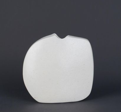 VIREBENT
Vase en porcelaine à décor de paysage...