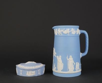 WEDGWOOD
Réunion d'un pichet et d'une boîte...