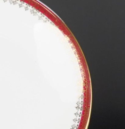 Importante partie de service en porcelaine...
