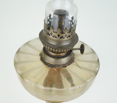 Lampe à pétrole en métal
Fût colonne torsadée
Réserve...