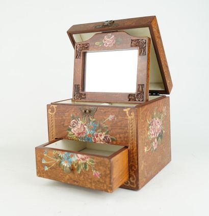 CHINE moderne
Coffret à bijoux en bois sculpté...