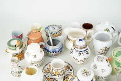 Collection de moutardiers principalement...