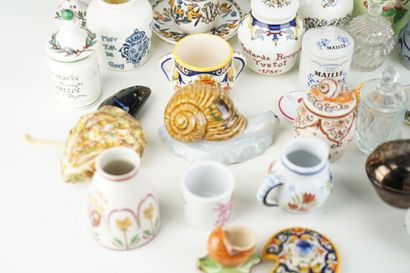 Collection de moutardiers principalement...