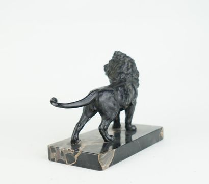 Lion en régule patiné noir
Sur une base en...
