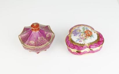 LIMOGES
Réunion de deux boîtes en porcelaine...