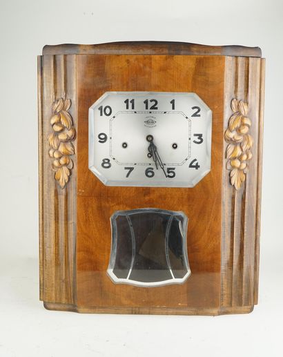 Carillon westminster de marque GIROD
Caisse...