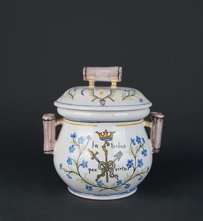 NEVERS, Manufacture MONTAGNON
Pot couvert...