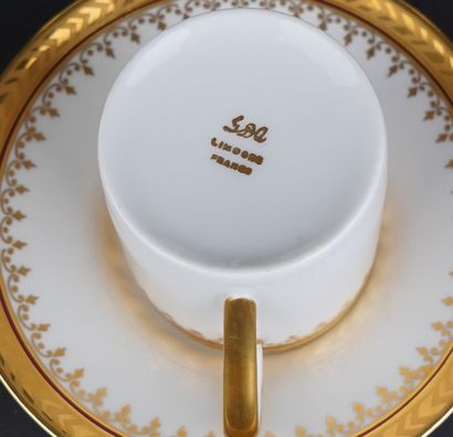 LIMOGES
Service à café en porcelaine à décor...