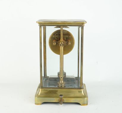 Pendule cage en laiton doré de marque Regina
XXe...