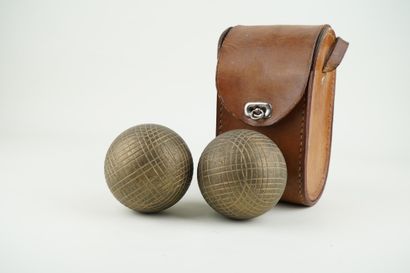 Paire de boules de pétanque lyonnaise
Dans...