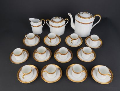 LIMOGES
Service à café en porcelaine à décor...