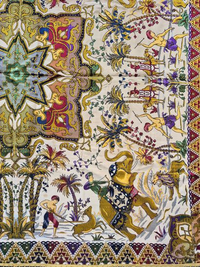 ASIE
Broderie à décor de chasses et médaillon...