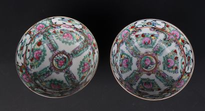 CHINE, canton
Paire de bols en porcelaine...