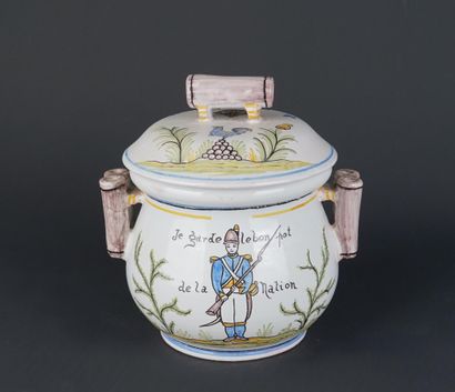 NEVERS, Manufacture MONTAGNON
Pot couvert...