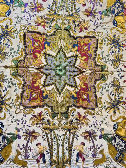 ASIE
Broderie à décor de chasses et médaillon...