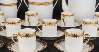 LIMOGES
Service à café en porcelaine à décor...