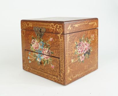 CHINE moderne
Coffret à bijoux en bois sculpté...