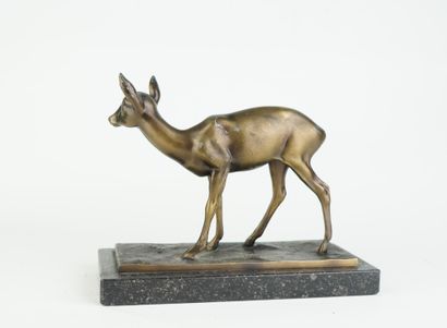 Biche en régule doré
Sur une base en marbre
Première...
