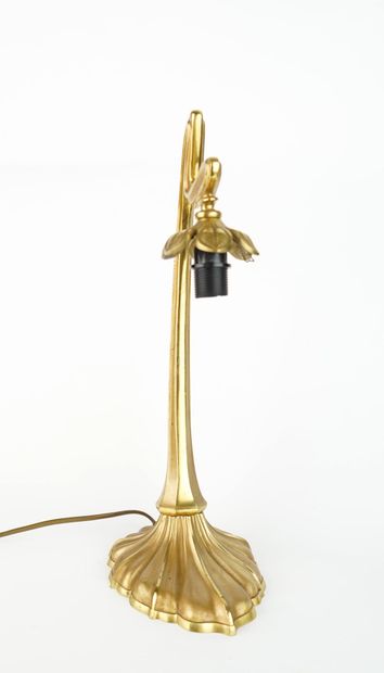 Maison Lucien GAU, attribué à
Lampe en bronze...