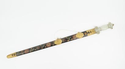 Rare épée droite d’apparat dite Jian (劍)....