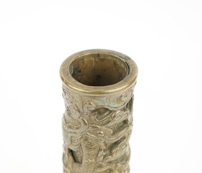 Porte-encens cylindrique en bronze partiellement...