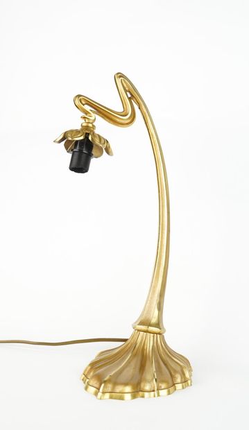 Maison Lucien GAU, attribué à
Lampe en bronze...
