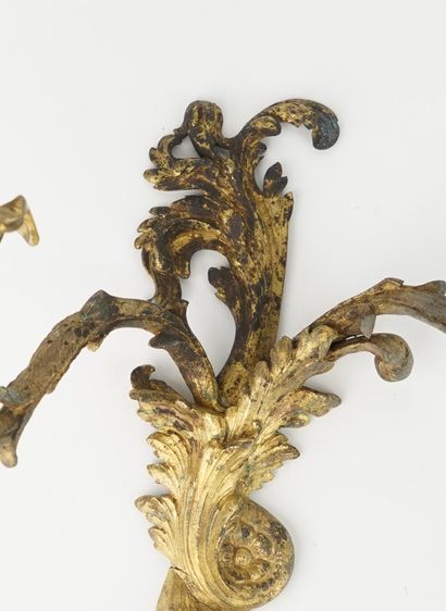 Belle paire d'appliques en bronze ciselé...
