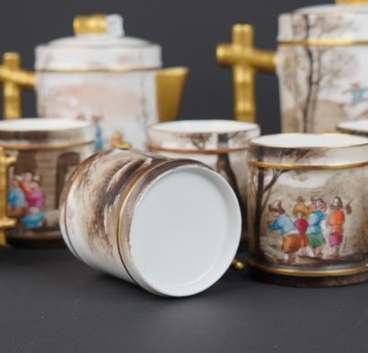 Service à café en porcelaine à décor peint...